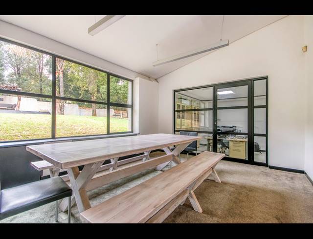 600M² OFFICE FOR SALE IN BRYANSTON